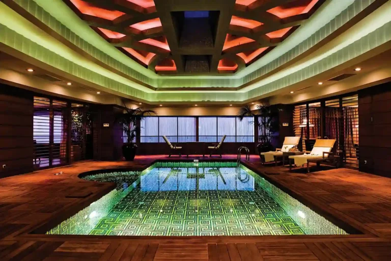 Cornelia Diamond Presidential Suite