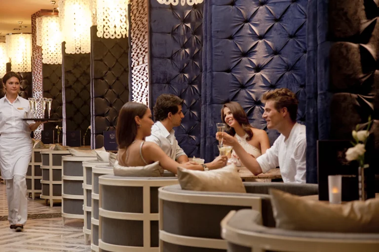 Társasági élet a Kaya Palazóban