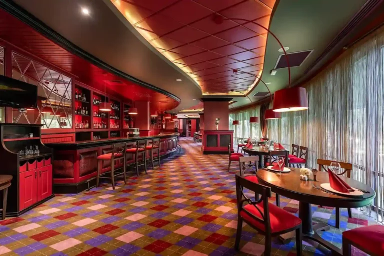 Cornelia DiamondForest Pub A'la Carte