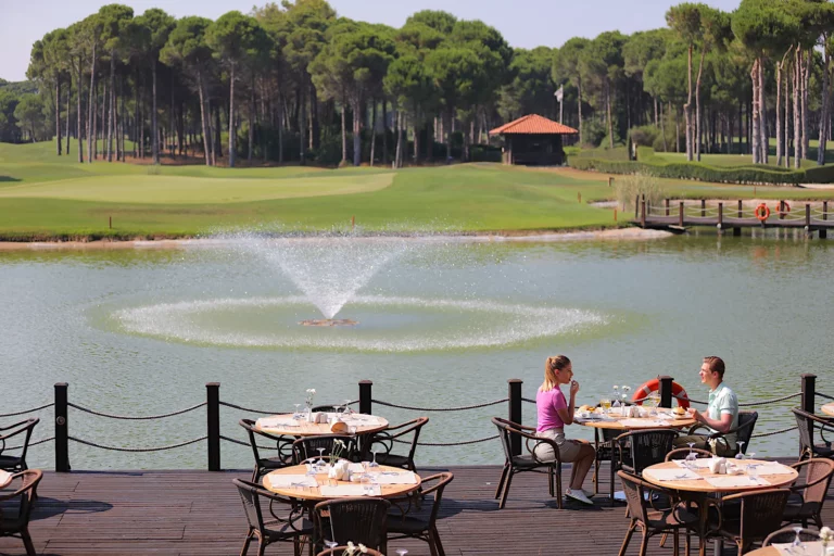 Birdie A 'La Carte restaurang och bar