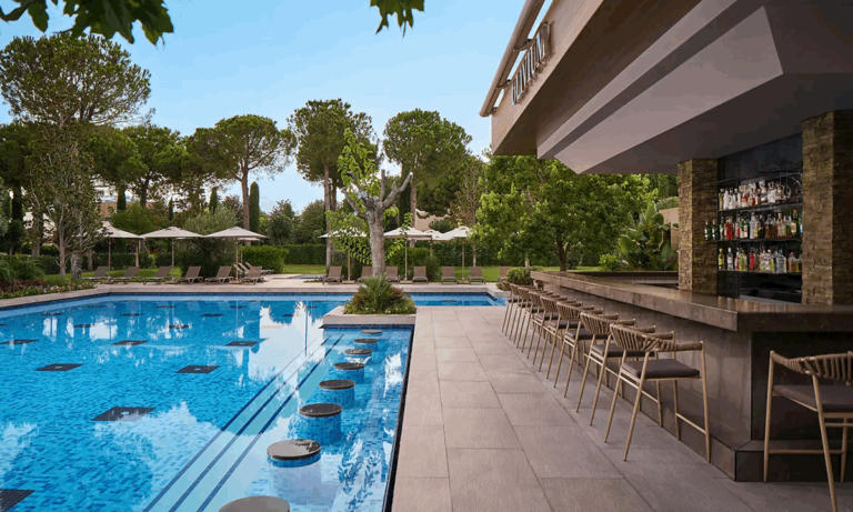 Olivium Pool Bar