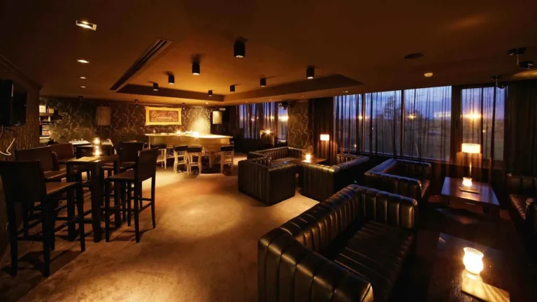 Club Social – Salonul Whisky