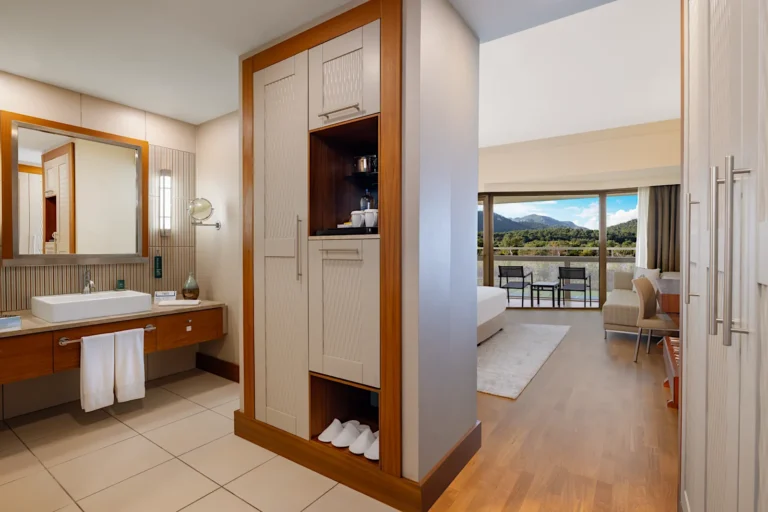 Garden View King / Twin