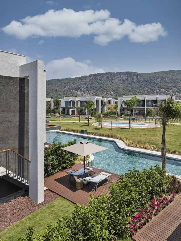 Deluxe Room Swim-Up Pool View